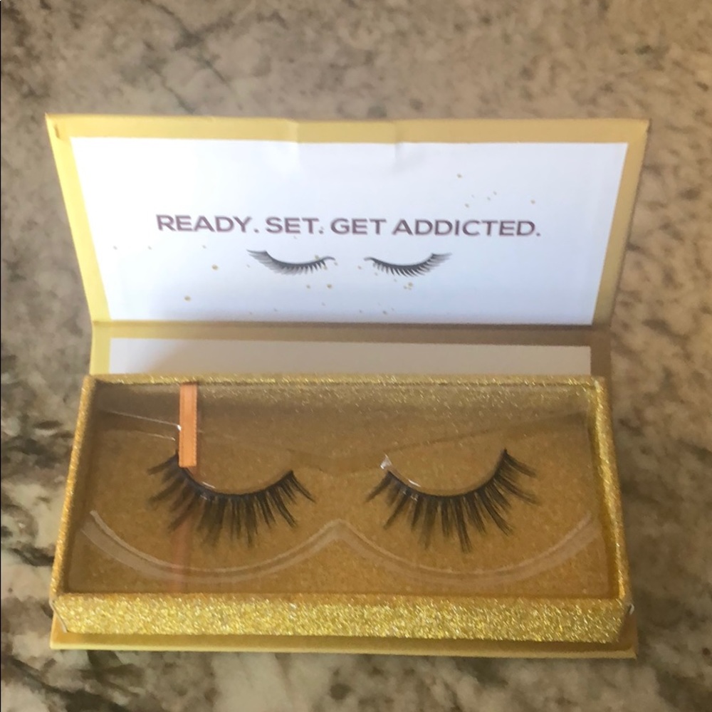 Lashaholic Luxury Lashes